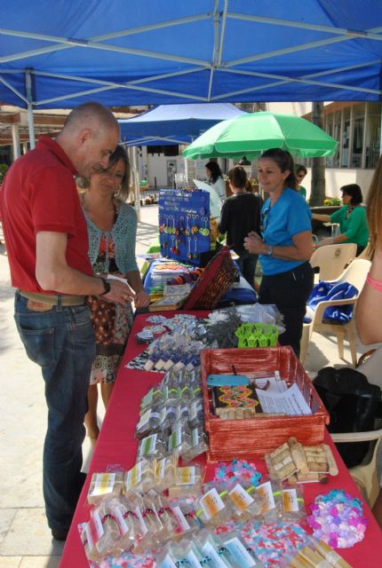 Los gusanos de seda y los talleres de seda y telares triunfan en el mercadillo ecológico de la concejalía de Medio Ambiente - 3, Foto 3