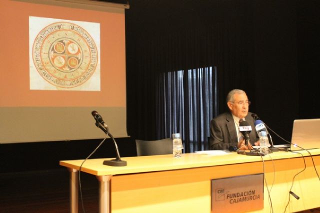 Antonio Verdú muestra imágenes originales de los Privilegios concedidos a Jumilla a partir del siglo XII - 1, Foto 1