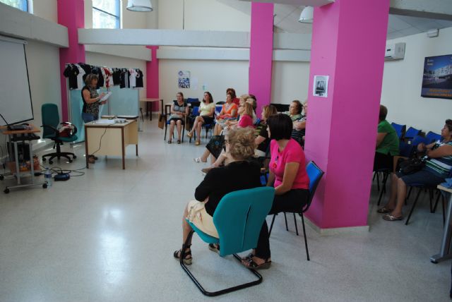 Las mujeres de la asociación Isabel González torreña siguen a todo ritmo - 2, Foto 2