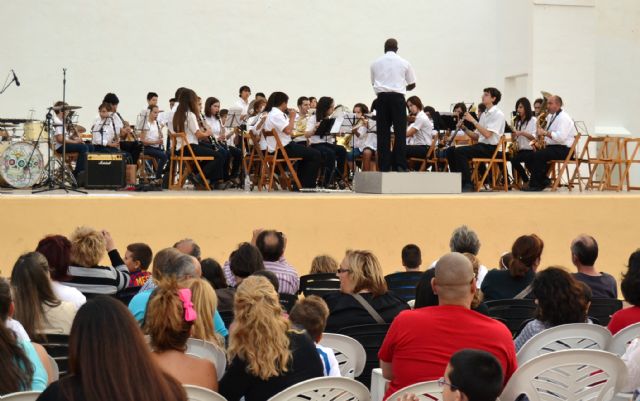 La banda municipal acerca la música en directo a los niños pinatarenses en un concierto didáctico - 1, Foto 1