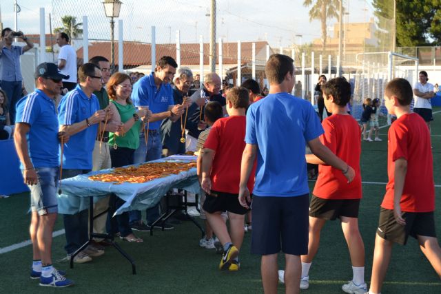 Los 300 alumnos de la Escuela de Fútbol Base Pinatar celebran la clausura del curso 2012-2013 - 2, Foto 2