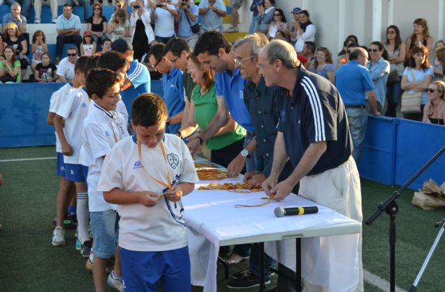 Los 300 alumnos de la Escuela de Fútbol Base Pinatar celebran la clausura del curso 2012-2013 - 3, Foto 3