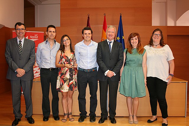 Valcárcel entrega el primer premio de la segunda edición Speed Up 2013 02, Foto 2