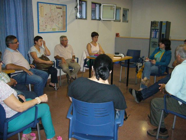 City officials meet with neighbors of the Era Alta to understand their needs and demands, Foto 1
