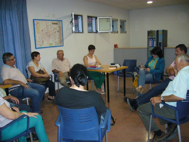 City officials meet with neighbors of the Era Alta to understand their needs and demands, Foto 2