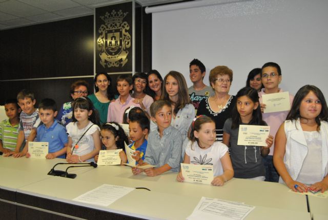 La Biblioteca y la concejalía de Juventud entregan los premios de los concursos de 125 Aniversario de Santiago de la Ribera - 1, Foto 1