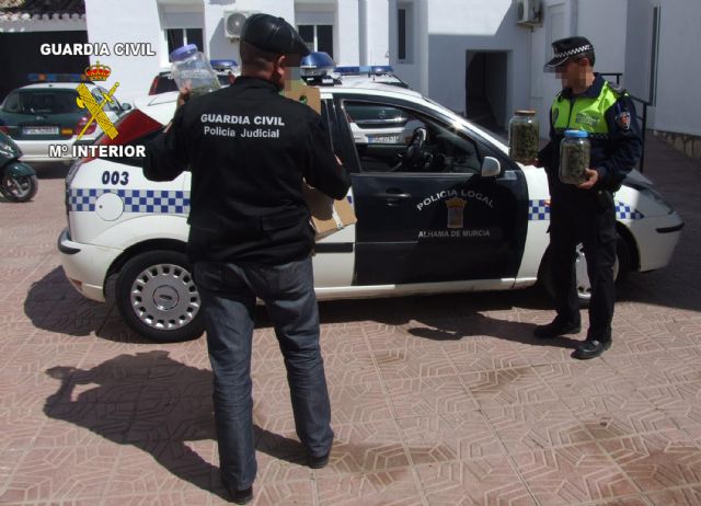 Guardia Civil y Polica Local detienen a cinco personas por trfico de drogas en Totana y Alhama de Murcia, Foto 2