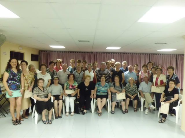 About 180 members of the Senior Municipal Center receive their diplomas training course of the season 2012/13, Foto 1