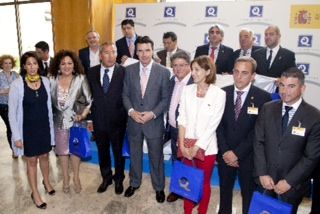 Cartagena recibe en Madrid las banderas de sus once playas con la Q de Calidad - 3, Foto 3