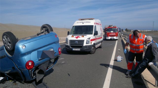 Cruz Roja Española en Águilas asiste un grave accidente de tráfico en la RM 11 - 1, Foto 1
