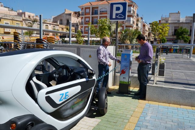 Águilas cuenta ya con su primer punto de recarga para vehículos eléctricos - 1, Foto 1