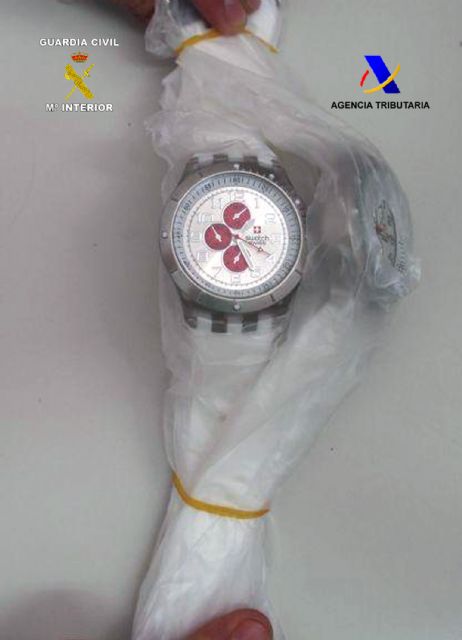 Sorprendido con más de 300 relojes de prestigiosas marcas falsificados - 4, Foto 4