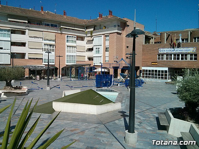Instalan una pista de pádel portátil este fin de semana en la Plaza Balsa Vieja para dar a conocer y difundir esta modalidad deportiva, Foto 3