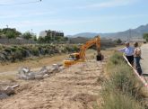 El Alcalde y el Concejal de Agricultura y Agua visitan las obras en la Rambla del Judío