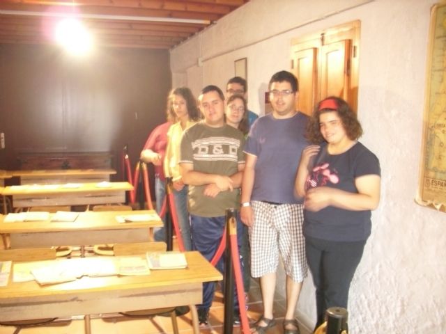 Alumnos de la Asociación TEDIS de Molina de Segura descubren los encantos históricos y artísticos de la Torre Vieja de Alguazas - 4, Foto 4