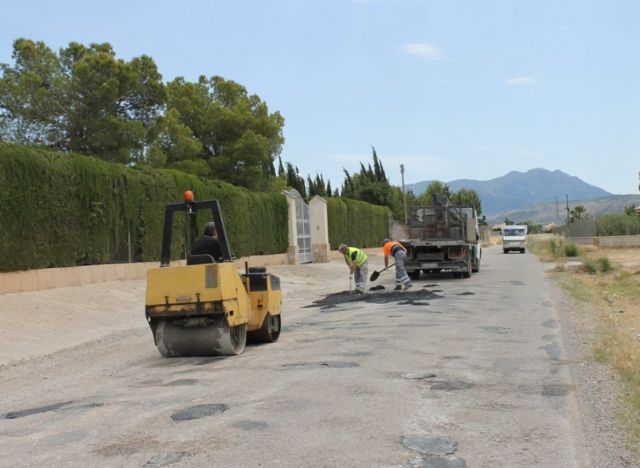 La Concejalía de Servicios acondiciona diferentes caminos asfaltados del municipio - 2, Foto 2