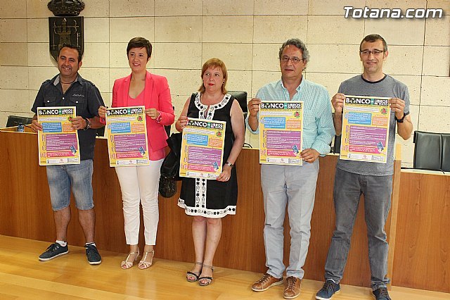 El Ayuntamiento, la Comunidad Educativa y Cáritas se unen para poner en marcha un Banco de Intercambio de Libros de Texto, Foto 1