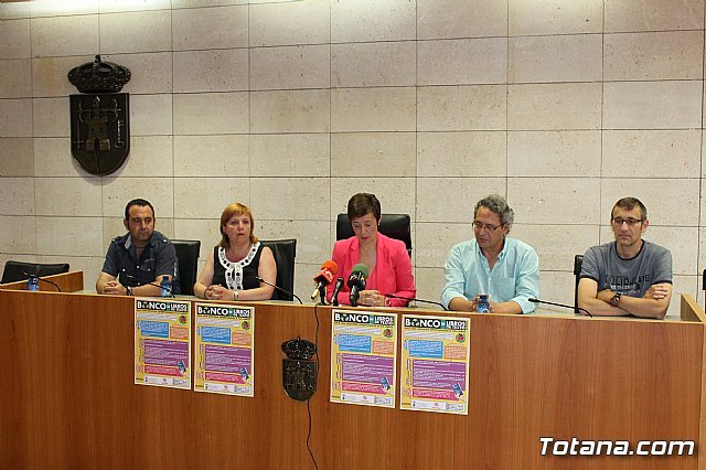 El Ayuntamiento, la Comunidad Educativa y Cáritas se unen para poner en marcha un Banco de Intercambio de Libros de Texto - 2, Foto 2
