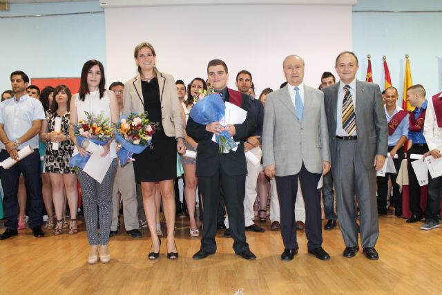 Los estudiantes Ginés Moreno y Ana Belén López, premiados por sus excelentes expedientes académicos en los III Premios Doctor Pedro Guillén - 2, Foto 2
