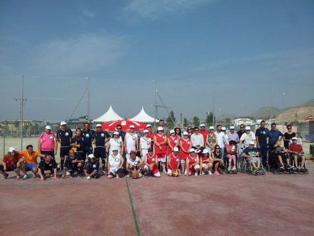 El Alcalde inaugura la nueva zona deportiva habilitada en las instalaciones de Apandis, que beneficiarán a los más de 200 usuarios a los que atiende la asociación - 1, Foto 1