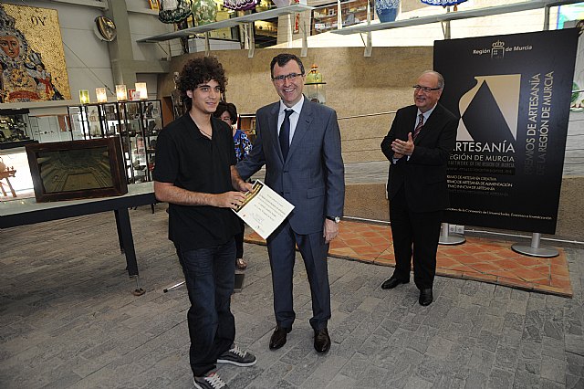 José Ballesta destaca la conjunción de tradición y modernidad en los ganadores de los II Premios de Artesanía de la Región, Foto 2