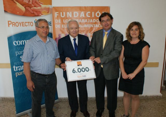 La Fundacin de Trabajadores de ElPozo Alimentacin dona 6.000 euros a Proyecto Hombre para continuar con su apoyo a la ONG, Foto 1