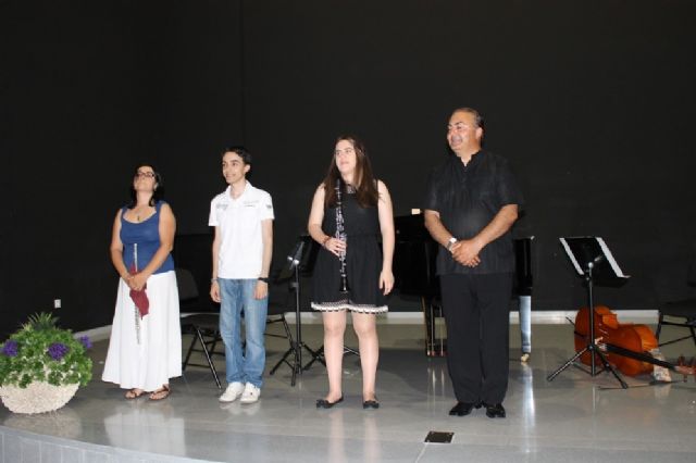 El Concejal de Educación presente en la Graduación de alumnos y alumnas del  Conservatorio Profesional de Música - 2, Foto 2