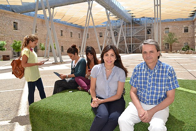 María Silva y Fernando López en la Facultad de Ciencias de la Empresa de la UPCT, Foto 1