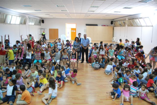 Premio para los buenos peatones y ciclistas del colegio Nueva Escuela - 1, Foto 1