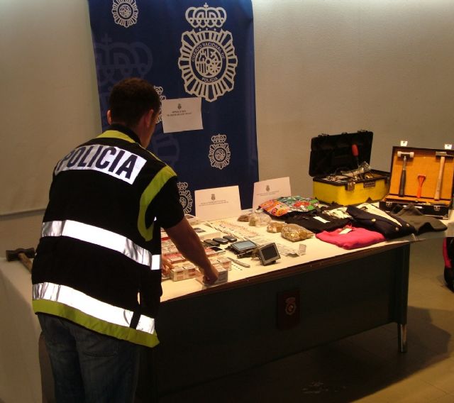 Desarticulada una organización criminal dedicada a la comisión de robos con fuerza en furgones de trasporte de tabaco - 1, Foto 1