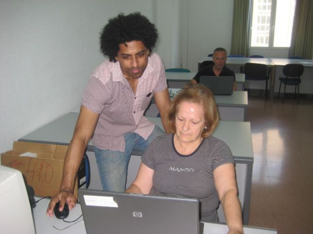 El manejo de la informática no encuentra límites de edad - 2, Foto 2
