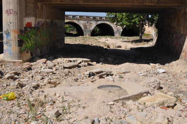 Prevenir accidentes, asegurar los puentes y limpiar el cauce de la Rambla de los Calderones - 2, Foto 2