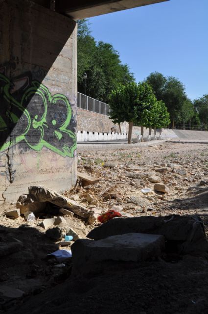 Prevenir accidentes, asegurar los puentes y limpiar el cauce de la Rambla de los Calderones - 3, Foto 3
