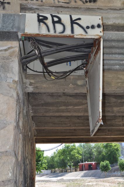 Prevenir accidentes, asegurar los puentes y limpiar el cauce de la Rambla de los Calderones - 4, Foto 4