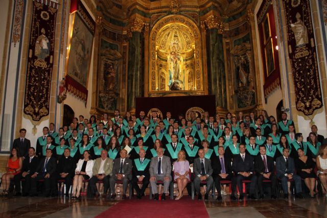 Acto de Imposición de Becas y Entrega de Diplomas a los alumnos de la II Promoción del Grado en Fisioterapia de la UCAM Universidad Católica San Antonio - 1, Foto 1