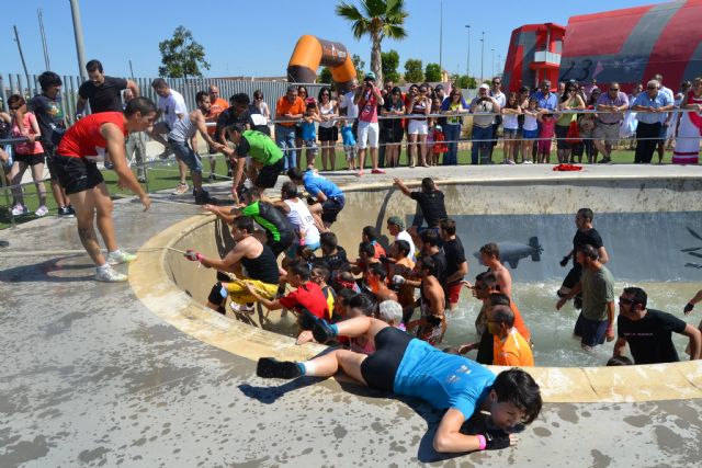 Ms de 130 corredores sortean los 54 obstculos de la carrera popular Pinatarius Obstaculum Cursus - 1