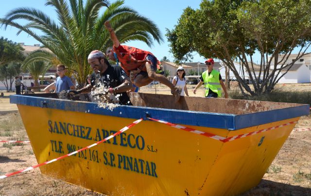 Ms de 130 corredores sortean los 54 obstculos de la carrera popular Pinatarius Obstaculum Cursus - 4