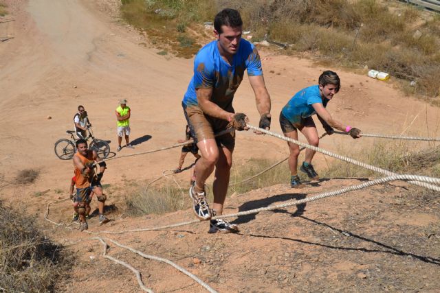Ms de 130 corredores sortean los 54 obstculos de la carrera popular Pinatarius Obstaculum Cursus - 5
