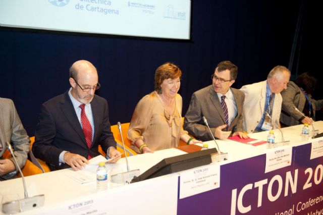 Expertos en fibra óptica procedentes de todo el mundo se dan cita en el ICTON - 5, Foto 5