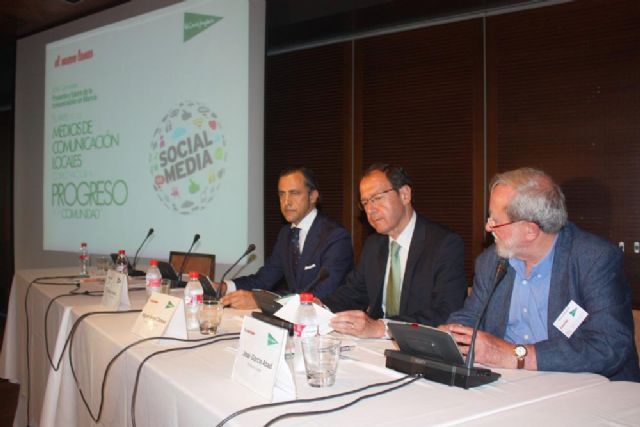 El Alcalde alude al poder de cohesión social de los medios de comunicación ante los profesionales del sector - 1, Foto 1