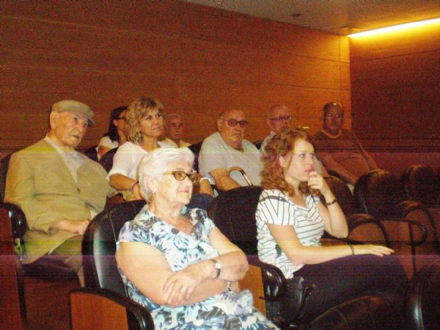 Los mayores del centro de día de El Algar conocieron la obra de Gabarrón - 3, Foto 3