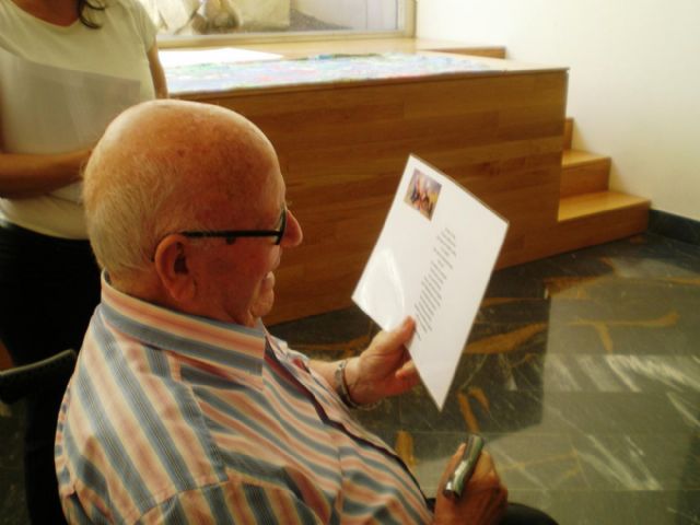 Los mayores del centro de día de El Algar conocieron la obra de Gabarrón - 5, Foto 5