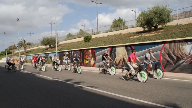 Profesores de informtica de toda europa visitan ElPozo en bicicleta, Foto 2