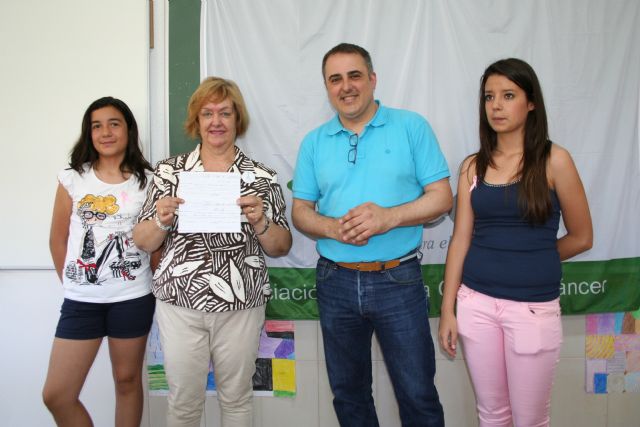 El colegio de 'Las Monjas' entrega a la Asociación Contra el Cáncer parte de lo recaudado con sus cooperativas - 1, Foto 1
