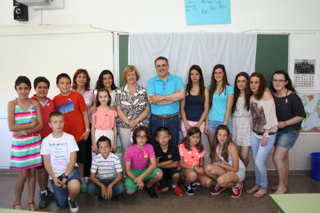 El colegio de 'Las Monjas' entrega a la Asociación Contra el Cáncer parte de lo recaudado con sus cooperativas - 2, Foto 2