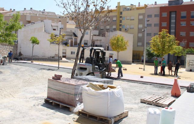El Ayuntamiento acondiciona un nuevo jardín en la calle Enebro - 2, Foto 2