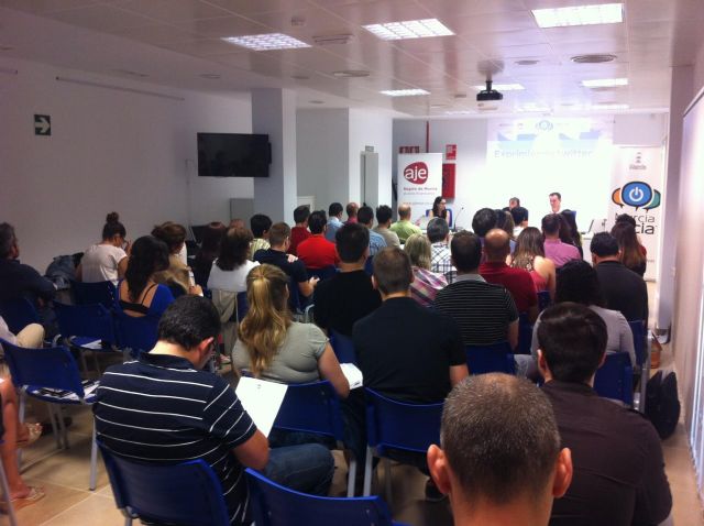 Éxito del taller para sacar rendimiento a las redes sociales en el Centro de Iniciativas Municipales - 1, Foto 1