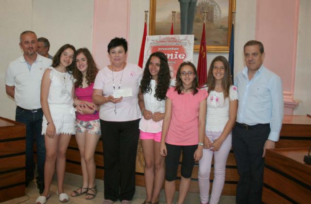 Entrega de cheques beneficos por el musical Annie en Alcantarilla - 1, Foto 1