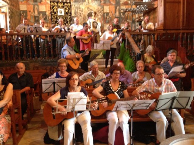 El Taller de Guitarra, Lad y Bandurria despide el curso cantando una misa en La Santa, Foto 2
