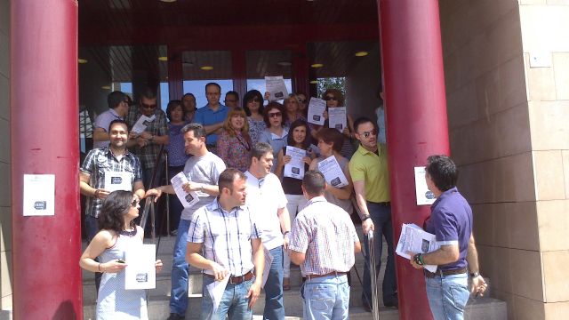 Multitudinaria concentración en los juzgados, Foto 1